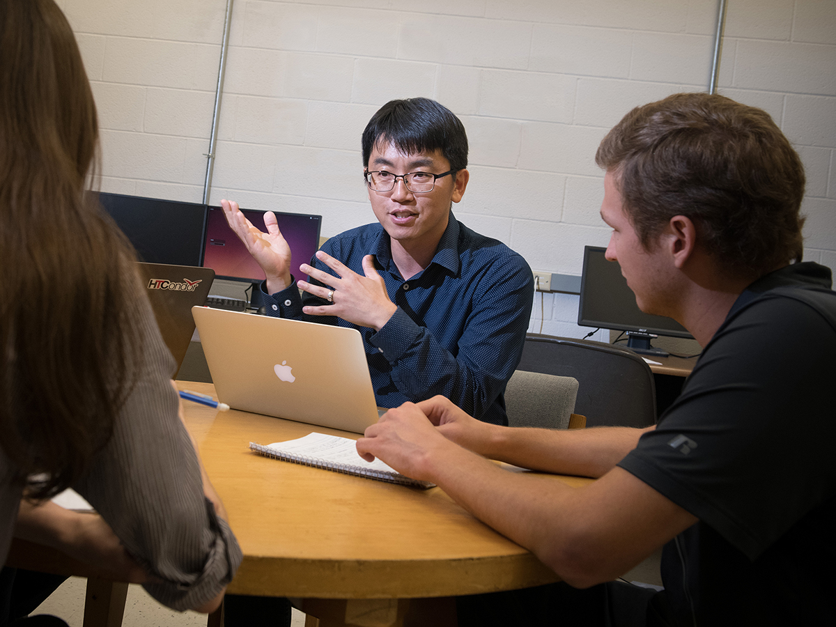 Jae Sung Park, assistant professor with UNL's Department of Mechanical & Materials Engineering, meets with students on his research team. Park earned a 2018 EPSCoR Research Fellow (Track-4) Award from the National Science Foundation.
